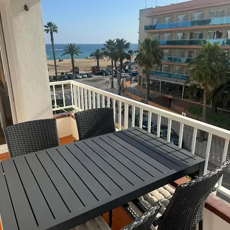 Διαμέρισμα Lujoso Piso Enfrente De Playa De Fenals, 2 Terrazas