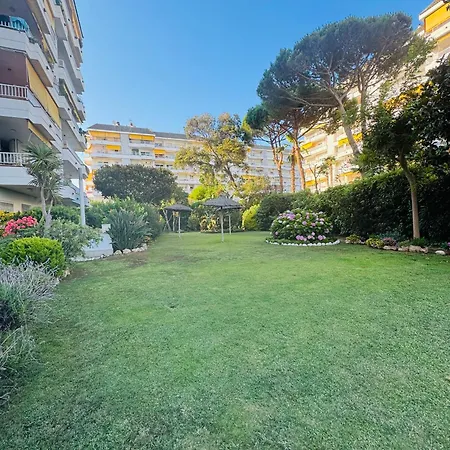 Διαμέρισμα Lujoso Piso Enfrente De Playa De Fenals, 2 Terrazas